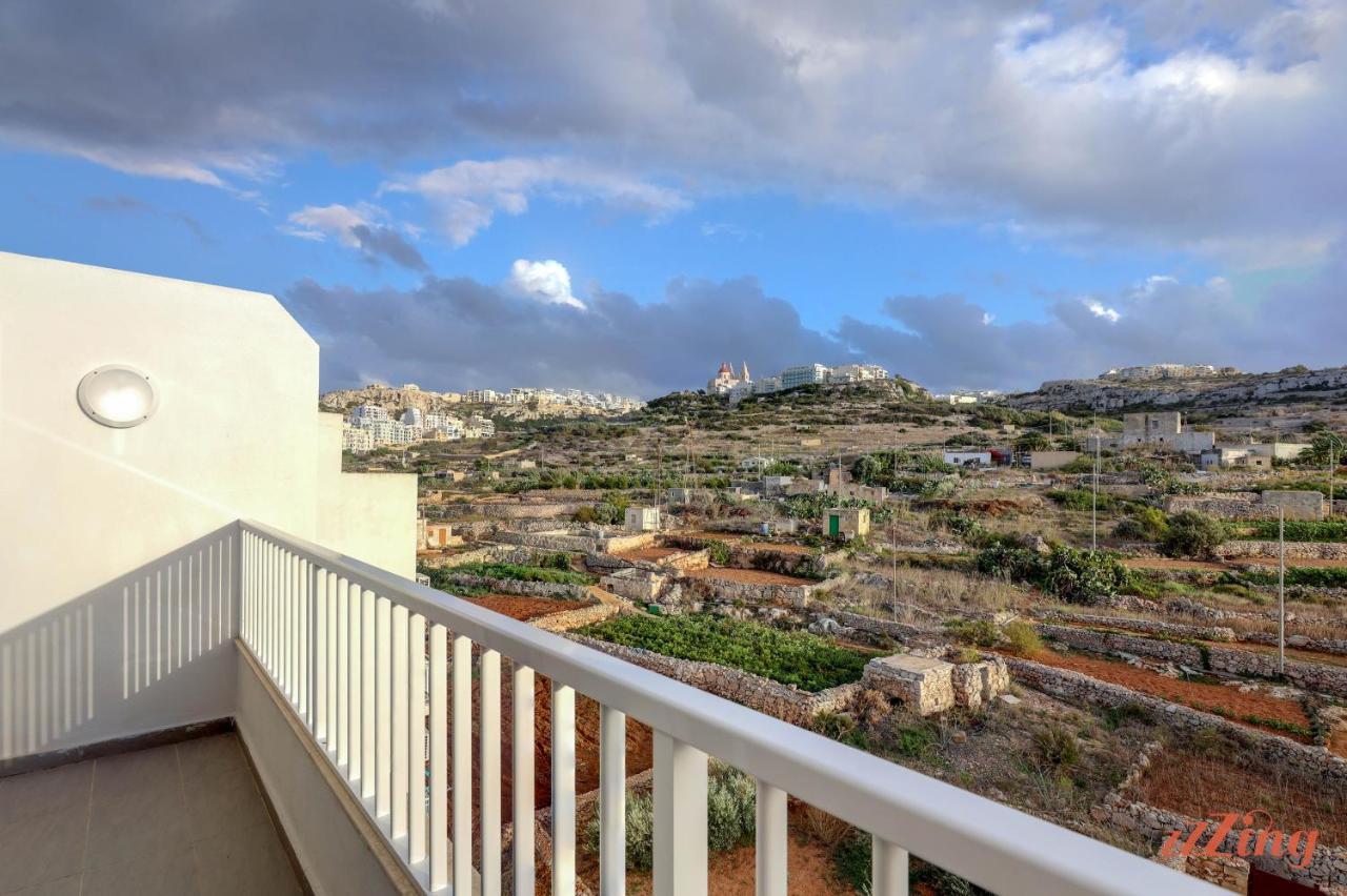 Pretty Beachfront Penthouse In Mellieħa Kültér fotó
